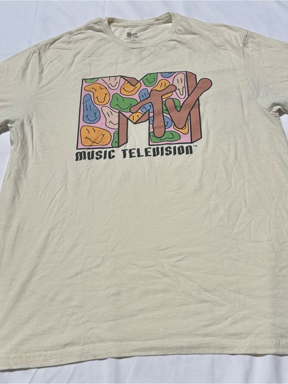 MTV Cream Tee with Multicolor Logo Art